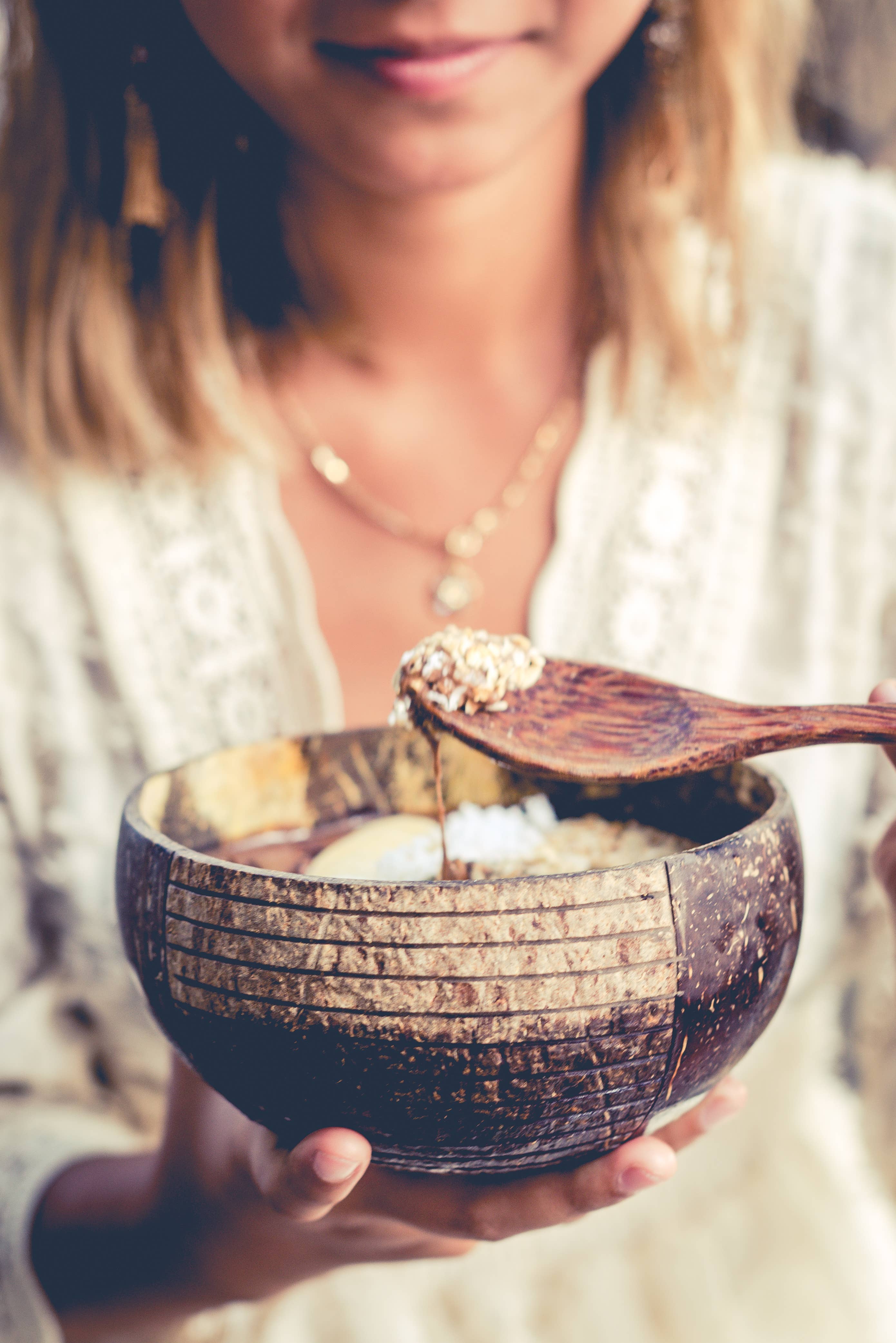 Combo bols en noix de coco et cuillère en bois (bol en coquille de coco) : motif géométrique