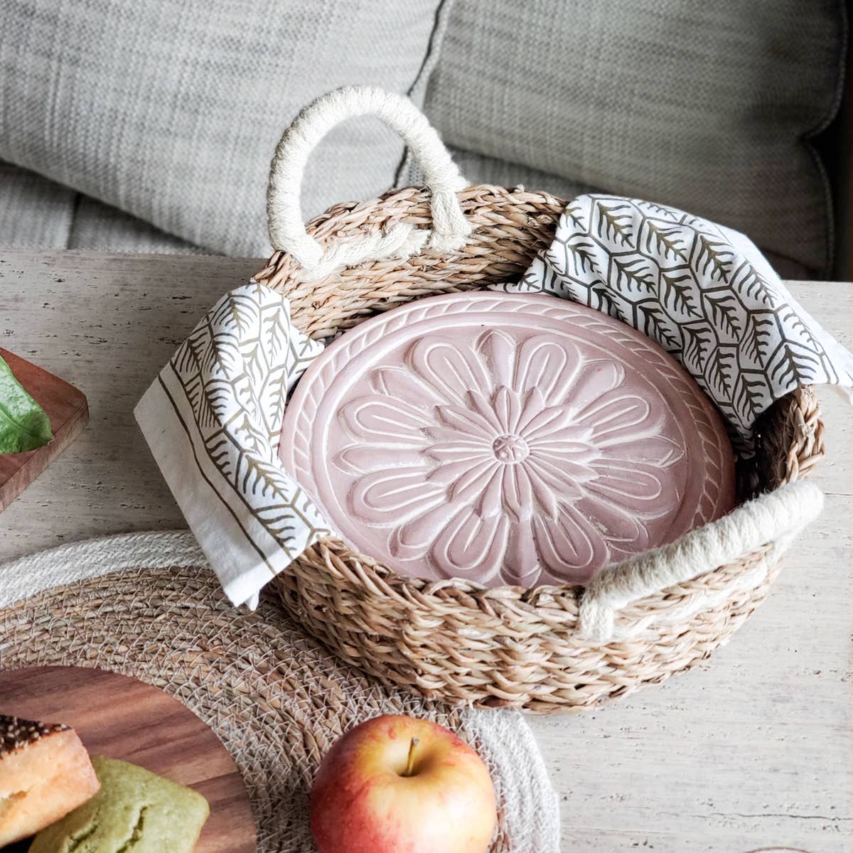 Bread Warmer & Wicker Basket - Vintage flower